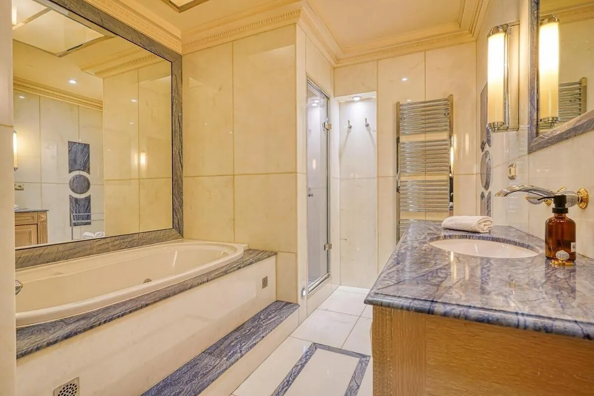 Napoleon Suite Champs Elysees Paris 0*,