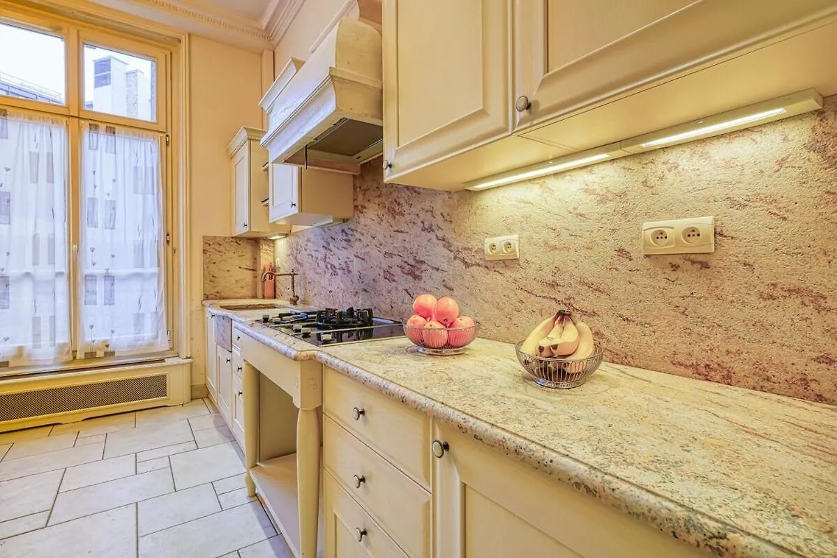 Napoleon Suite Champs Elysees Париж